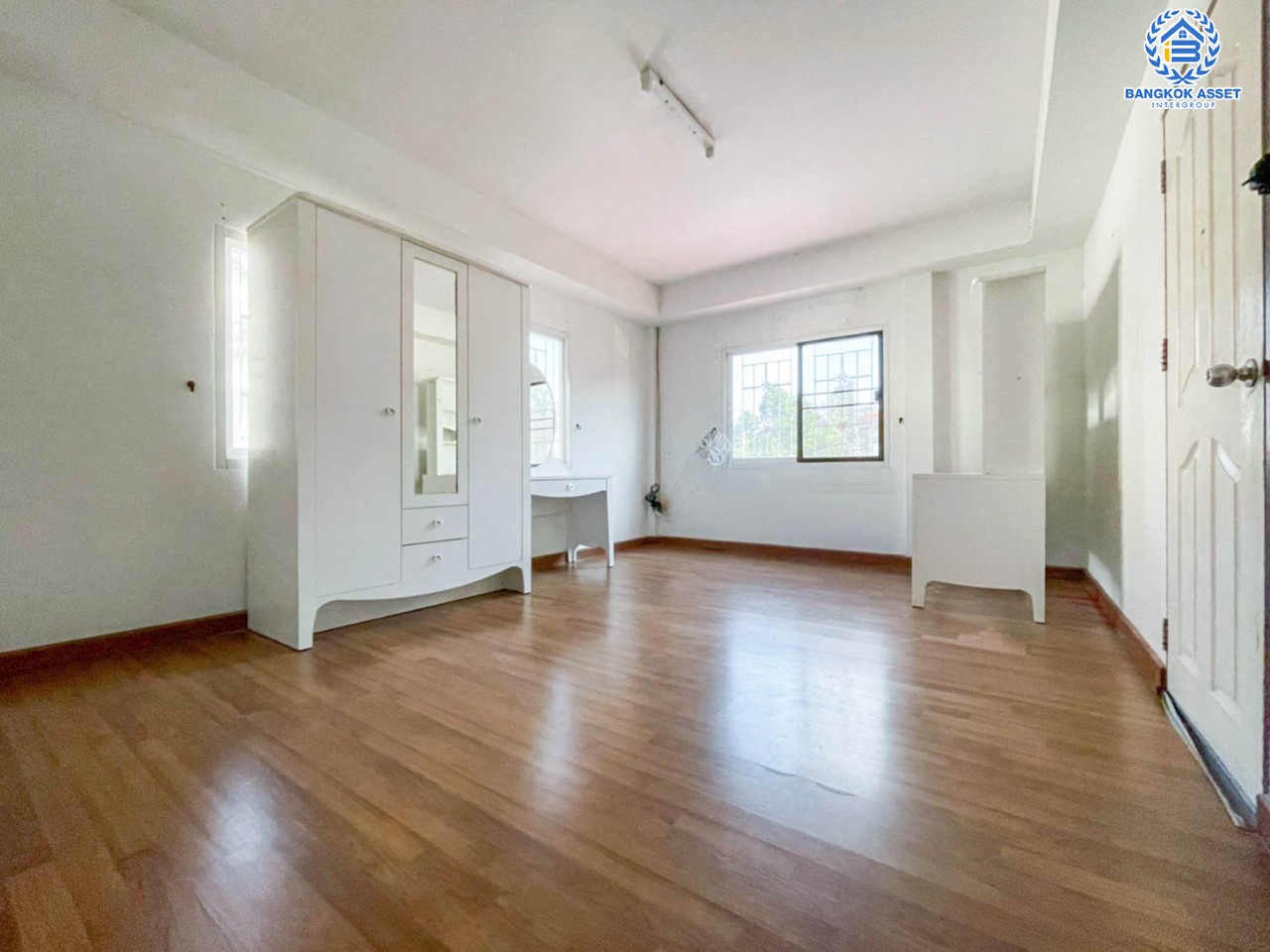 *****ทาวน์เฮ้าส์มือสองย่านนนทบุรี ม.เจ้าพระยา รัตนาธิเบศร์ หลังมุม เนื้อที่ 46.90 ตร.ว. มาพร้อมฟังก์ชัน 2 ห้องนอน 2 ห้องน้ำ บ้านพร้อมเข้าอยู่พื้นที่เยอะบนทำเลดีที่สุด เชื่อมต่อหลายเส้นทาง เพียง 5 นาทีถึง MRT สายสีม่วง "สถานีบางพลู" ใกล้จุดขึ้นทางด่วน "กาญจนาภิเษก"